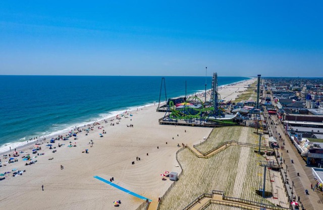 Boardwalk Hotel Charlee & Apartments Beach Hotel Oceanfront