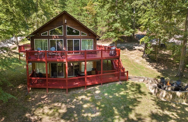 Cabina que incluye barco Slip / Stone Fire Pit / Wifi GRATIS / Roku en la comunidad de campos de golf