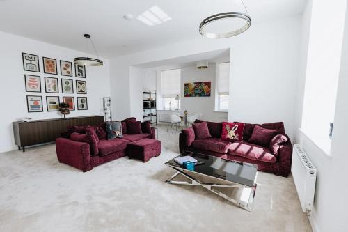 BOBBIN ROW - Grade 2 Listed Property with a Beautiful Design with Access to Leeds