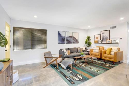 Bohemia Casa Family and Pet friendly. 3mi to the beach