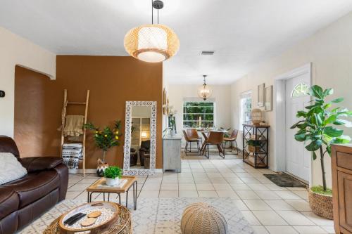 Boho 3br Miami Retreat Firepit & Outdoor Bar