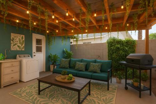 Bonita Home 4 Room- Local VIBE just 12 min to The Strip and Fremont