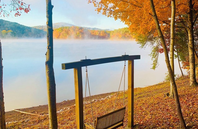 Book Fall Foliage 2025 at The Haven Norris Lake! 5Acres, Dock, FirePit, Kayaks!