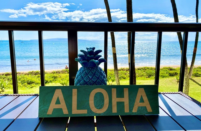 Book Your Maui Escape Now: Stunning Oceanfront Condo.