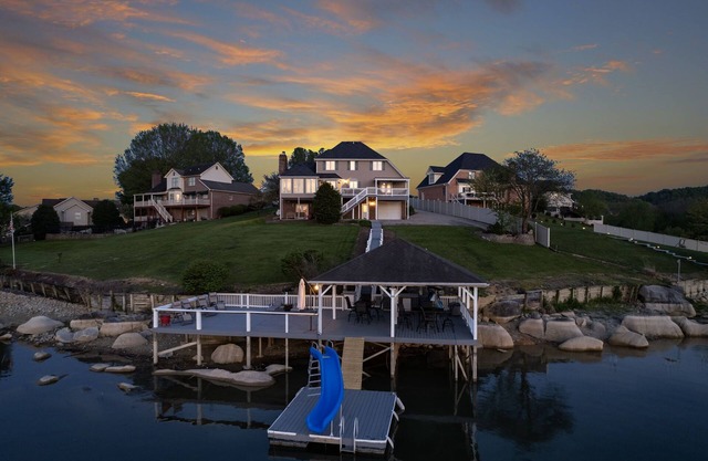 Boone Lake Haven with kayaks