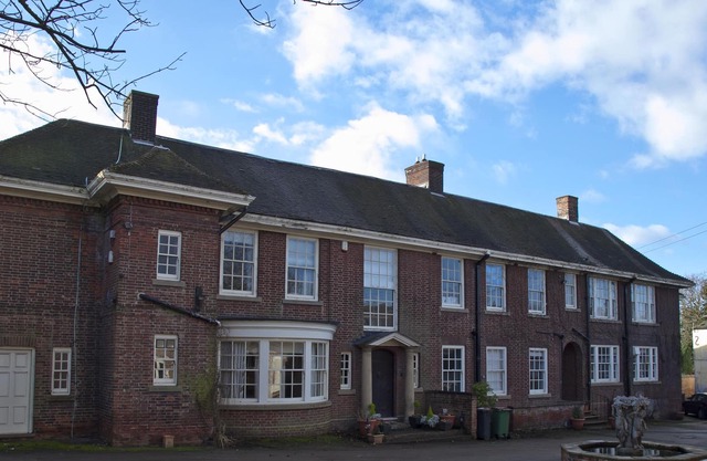 BOOTHORPE HALL, pet friendly, luxury holiday cottage in Woodville