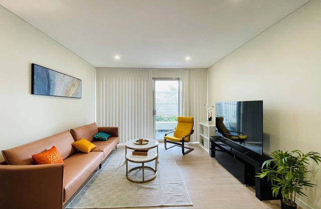 Botany 2Br Apt near Airport/Bay/City with Parking