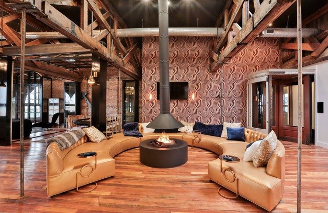 Embotellado en Bond: presentado en HGTV, Heart of Bourbon Trail, Sleeps 10