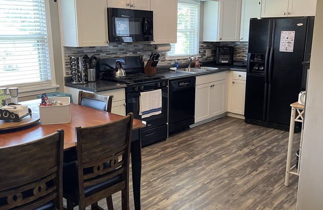 BOURBON TRAIL & BEYOND! Central to everything in a quiet neighborhood/Game Room!
