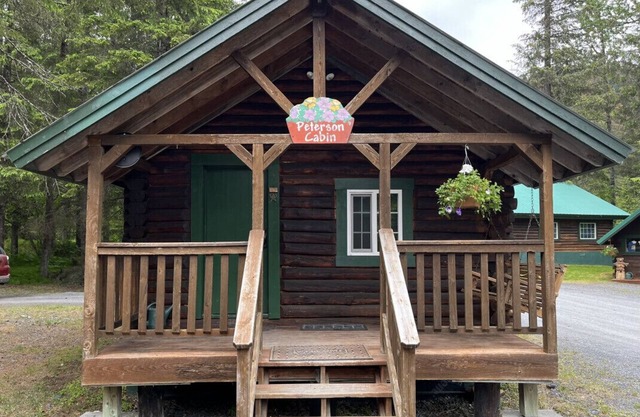 Box Canyon "Peterson Cabin" - 1 bed, WIFI
