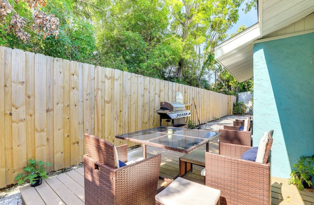 Bradenton Home w/ Gas Grill: 7 Mi to Beaches!