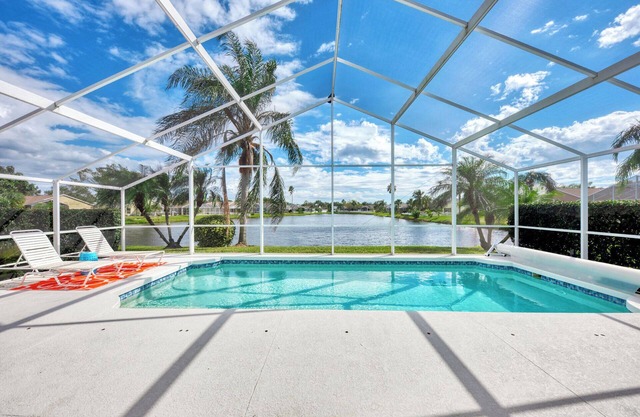 Bradenton’s SUNshine Bellis - private POOL with a VIEW!