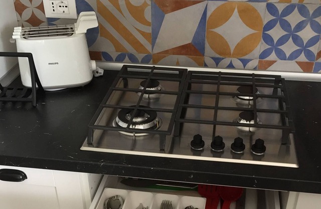 Nuevo estudio de 40m / q, equipado con todas las comodidades, estacionamiento exclusivo.