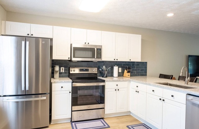 BRAND NEW!! 3BD/3.5BA Auburn Townhome Near Campus