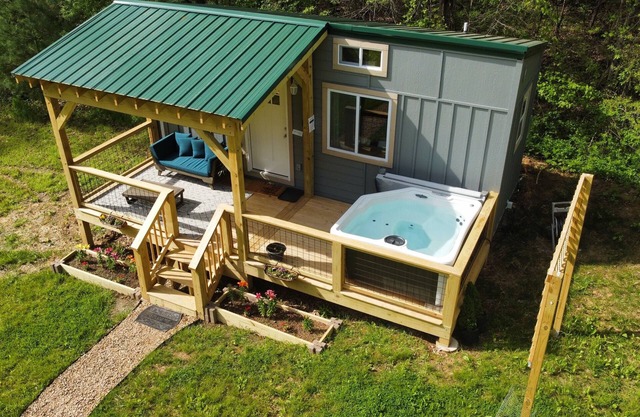 Brand new boho tiny home with hot tub, minutes from Asheville.