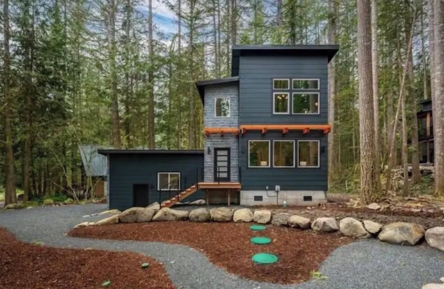 Brand new designer Glacier home with Hot Tub