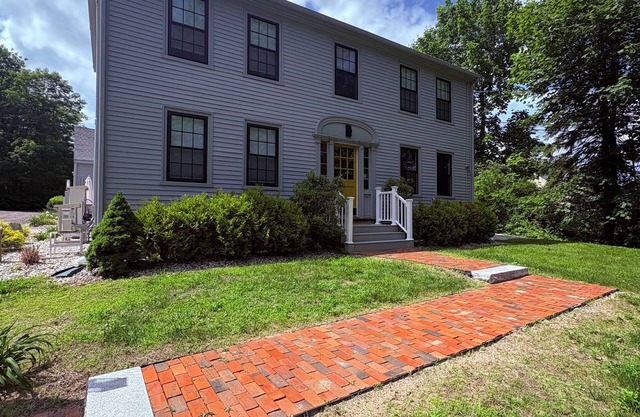 Brand New Listing! 3 Bedrooms, all En Suite- Yellow Door Guesthouse