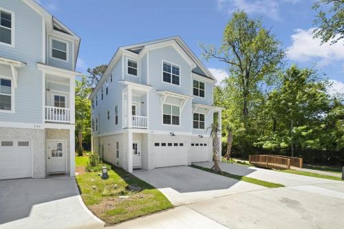 Brand New LUX Townhome-Mins to Beaches, Game Room!