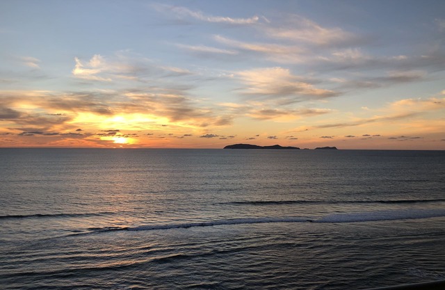 Condominio de lujo completamente nuevo en la playa con increíbles vistas del atardecer