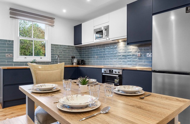 Brand New Modern 2 Bedroom House in Barnet, London