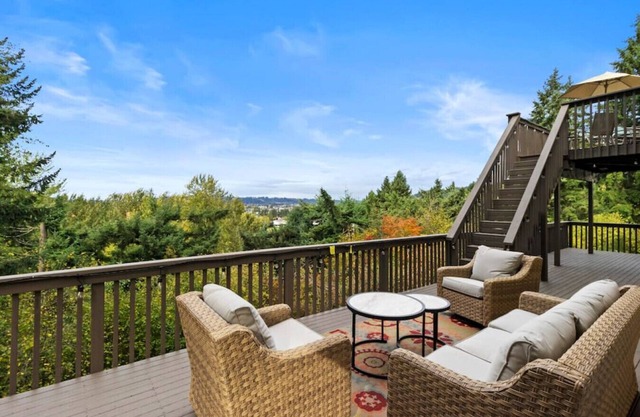 Breakfast w/ View-Game Room-7 Beds-A/C-Lake & Ski