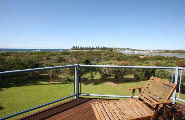 Breakwater 1 - 1 Narira Street- Beachfront Bermagui Wifi provided