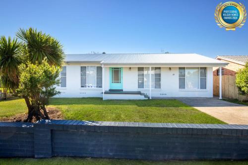 Breathe - Pet Friendly - 2 Mins Walk to Beach