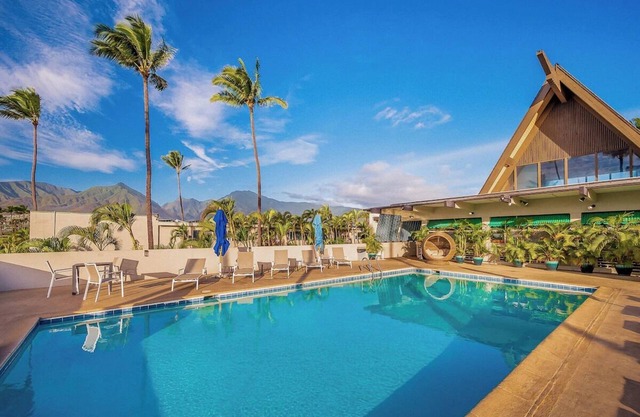 Breathtaking Maui Beach Retreat | Spacious Ocean View Retreat Perfect for Couple