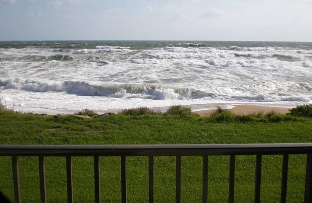 ¡Impresionante vista directa al mar! Chadham by the Sea 2do piso edificio norte.