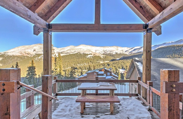 Breckenridge 'Sky Lodge' - 4BR House w / Hot Tub!