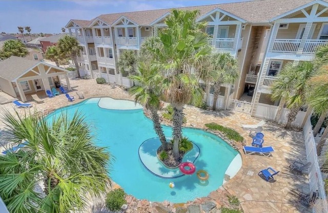 Breezy Coastal Luxury 0.2 mi to beach