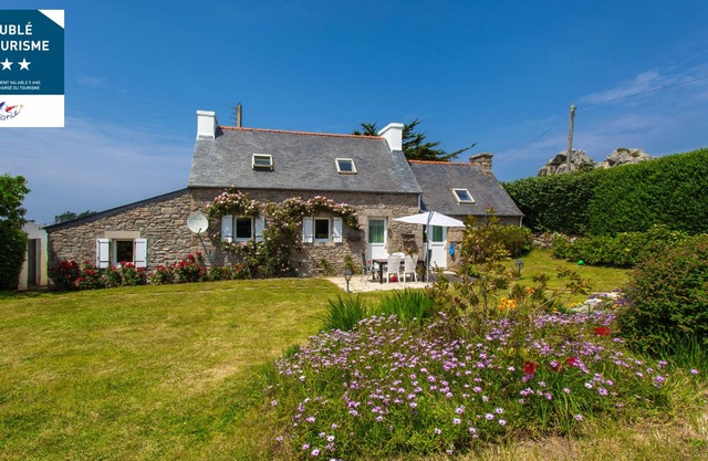 Breton casa de piedra, en una zona tranquila y la playa