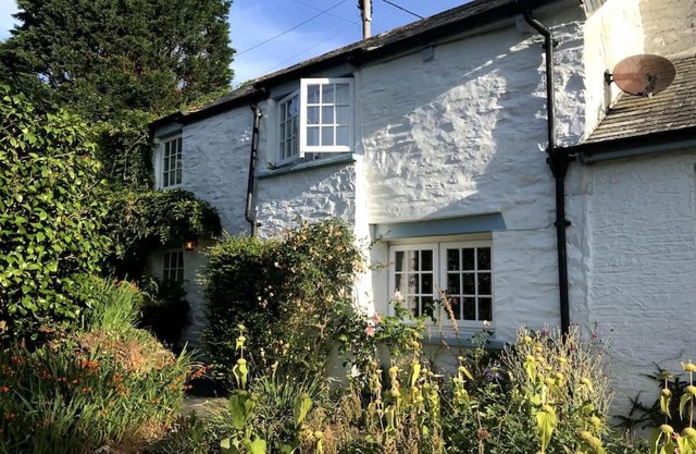 Briar fishermans Cottage and garden by the coast