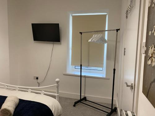 Bright 2BR Sleeps 6 - Bridgend Centre Train Link