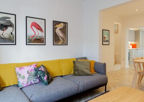 Bright & Airy 2BD - 10 mins walk to Chelt Centre!