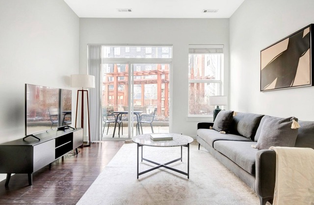 Bright Alewife 1BR w/ in-unit W/D close to shopping center, by Blueground