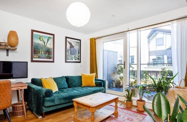 Bright and modern 1-bed flat in East London