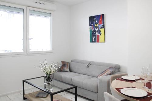 Bright apartment near Paris Montmartre