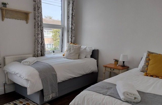 Bright Beautiful Twin Bedroom For Rent at Abbey Wood Station