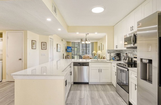 BRIGHT, BEAUTIFULLY UPGRADED FIRST FLOOR END-UNIT AT SHOREWALK