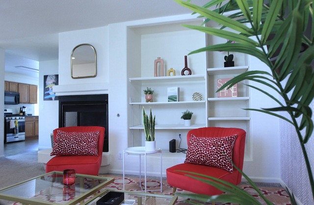 Bright Cheerful Family Home! Community Pool. Near Boulder + Denver