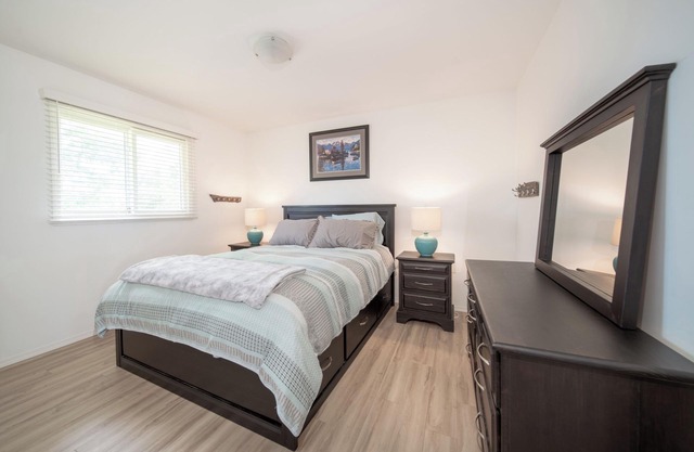 Bright & Convenient b/w 2 Parks; Perfect for Sports weekend or Family getaway