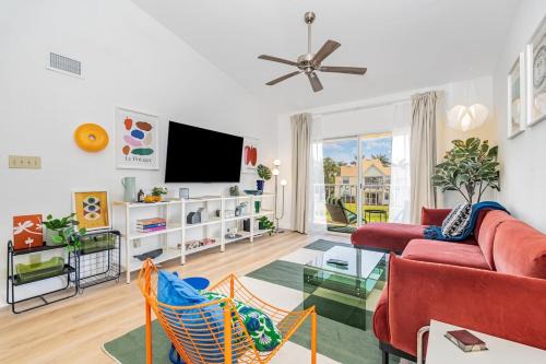 Bright King Bed Escape Pondview Half mile to Beach