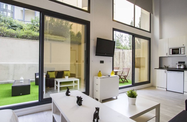 Bright loft with chill out 15min from the center