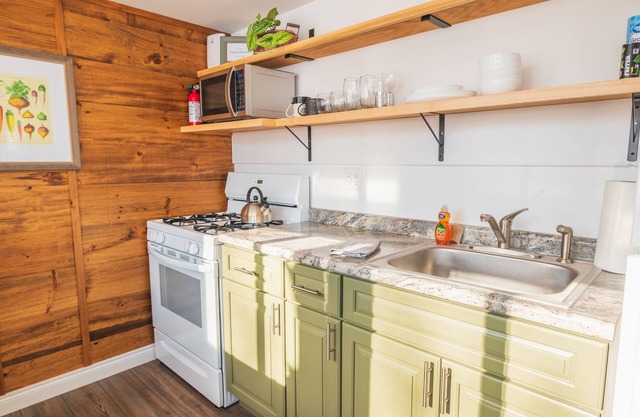 Bright, new cottage w/ open loft, farm view and trails.