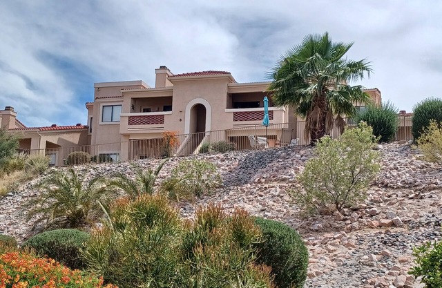 Bright, quiet condo in Fountain Hills with mountain views! Brand new on VRBO