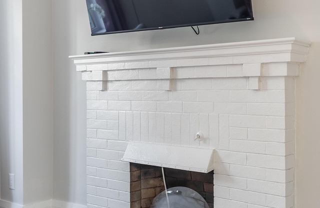 Bright & Spacious 2BR Apartment near Casa Loma