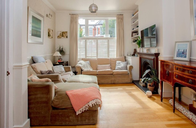 5 Bedroom Family Home Near Wimbledon