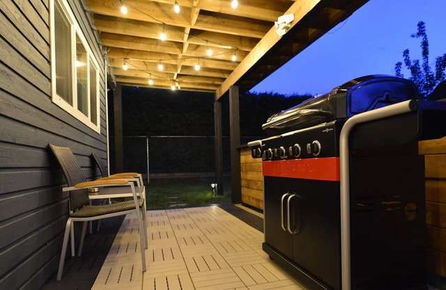 😊 Bright & Spacious Suite by Hwy ✰10min to Thunderbird ✰ FAST WiFi ✰ BBQ