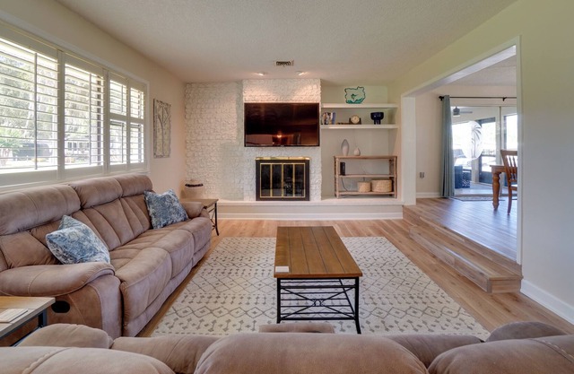 Bright & Spacious Tavares Home w/ Boat Dock!